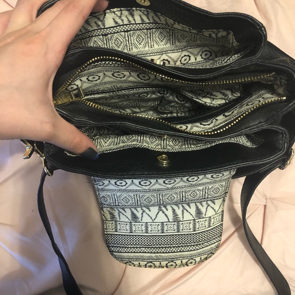 GR leather black crossbody bag - Picture 4 of 4